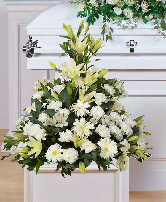 centro funerario blanco piramidal