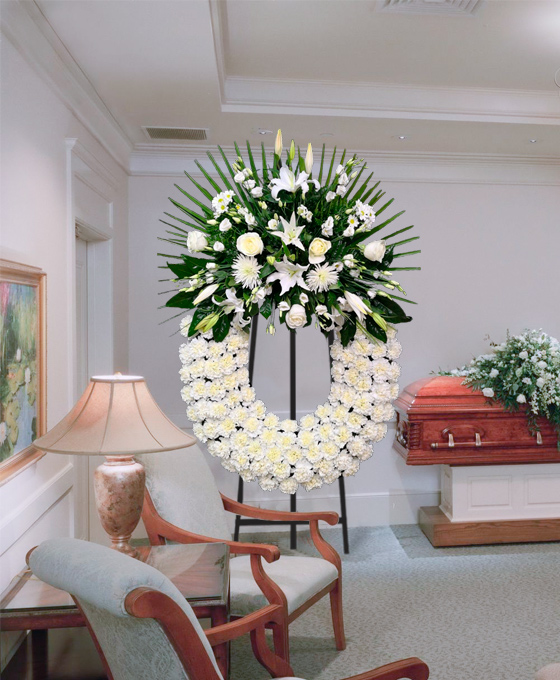 Corona funeraria blanca a Leganés