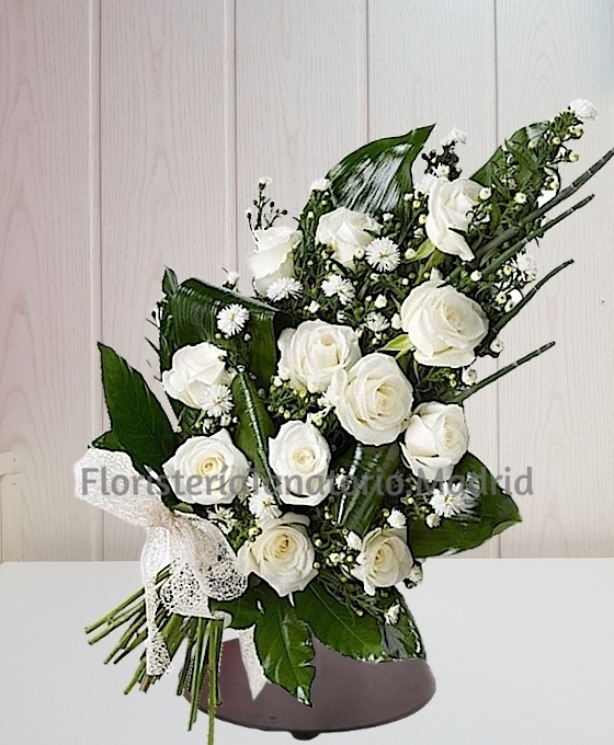 Ramo funerario con flores blancas